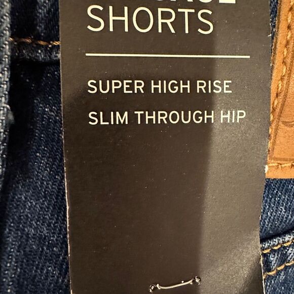 LEVIS PREMIUM SHORTS FOR WOMEN RIBCAGE FIVE POCKET BUTTON FLY NWT - Picture 5 of 8